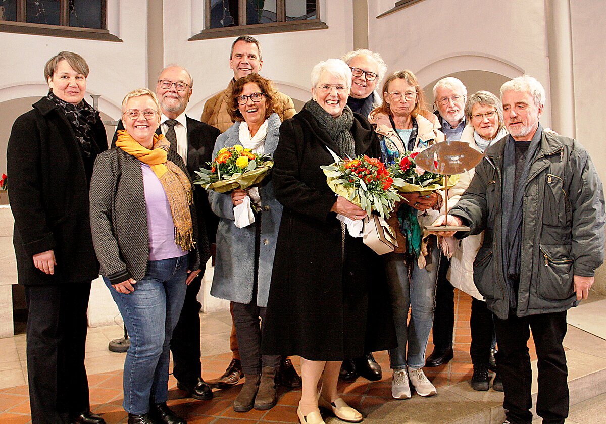 Stellvertretend für die "Lila Feen" nahmen den Preis entgegen: Projektgründerin Ilse Schwarzer, Koordinatorin Sabine Brillen, Uwe Bielski, Claudia Bielski und Ruth Uhlenbruck-Wandolski. Foto: KK